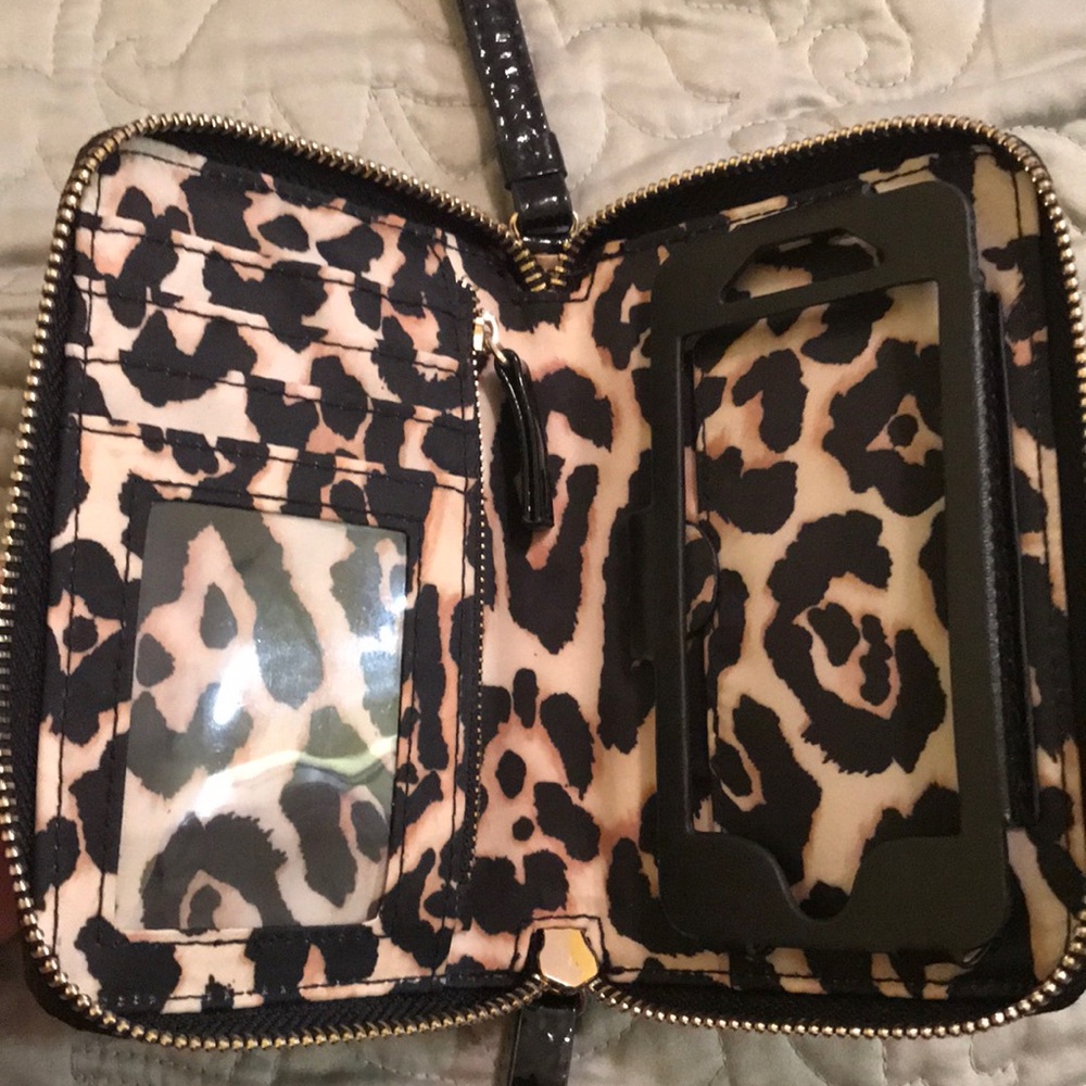 Victoria’s Secret phone wallet 🖤
